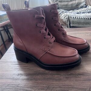 Amazon Essentials Women's Lace-Up Boots - Dark Brown